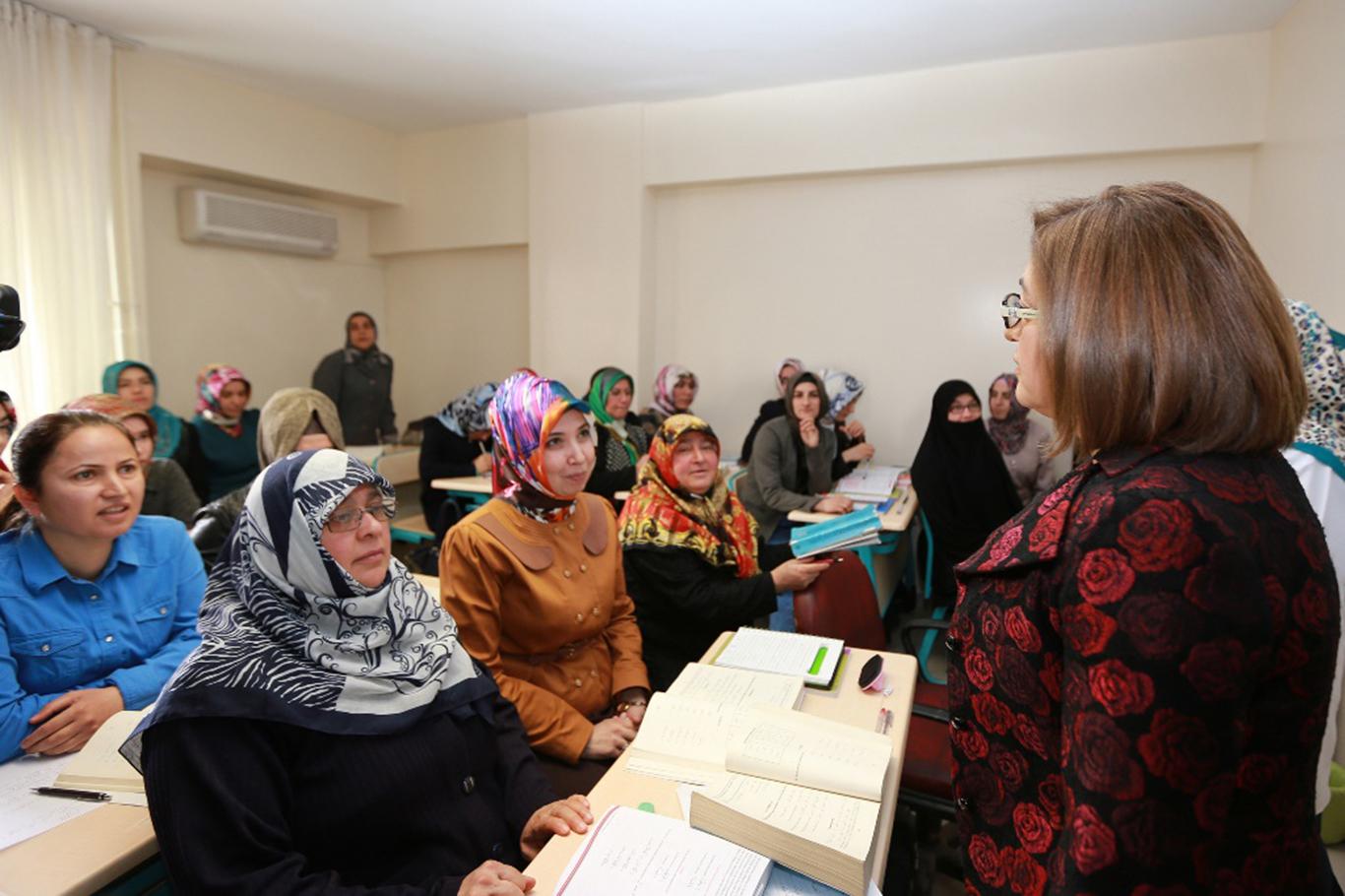 Gaziantep'te kadınlar okuma yazma öğreniyor